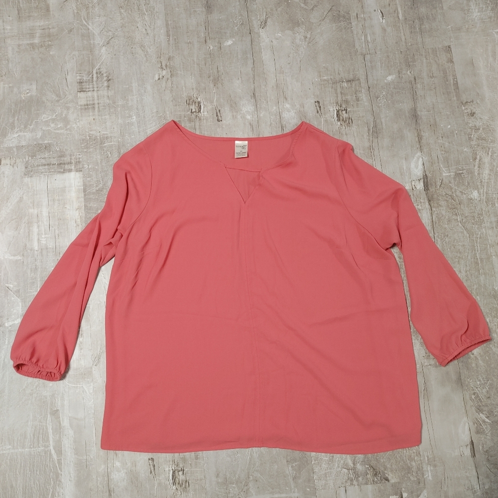 Dusty rose flowy blouse. Long sleeve with light elasticity at cuff.